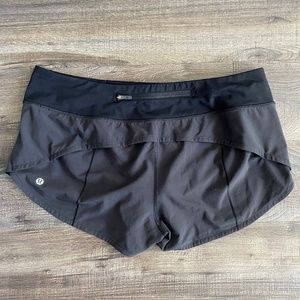 Lululemon Speed Up short 2.5" Size 10